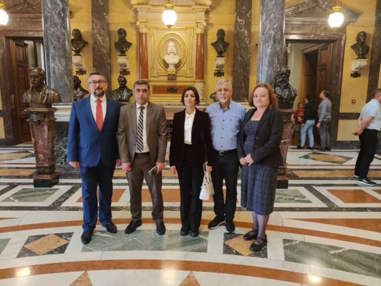 زيارة رفيعة المستوى إلى براغ – سورية والتشيك تعززان التعاون الثقافي والأثري بينهما